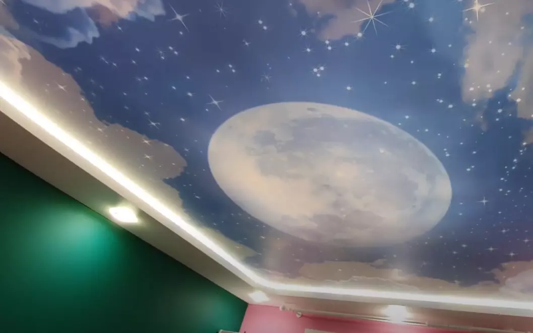 Натяжной потолок с эффектом Double vision в детскую