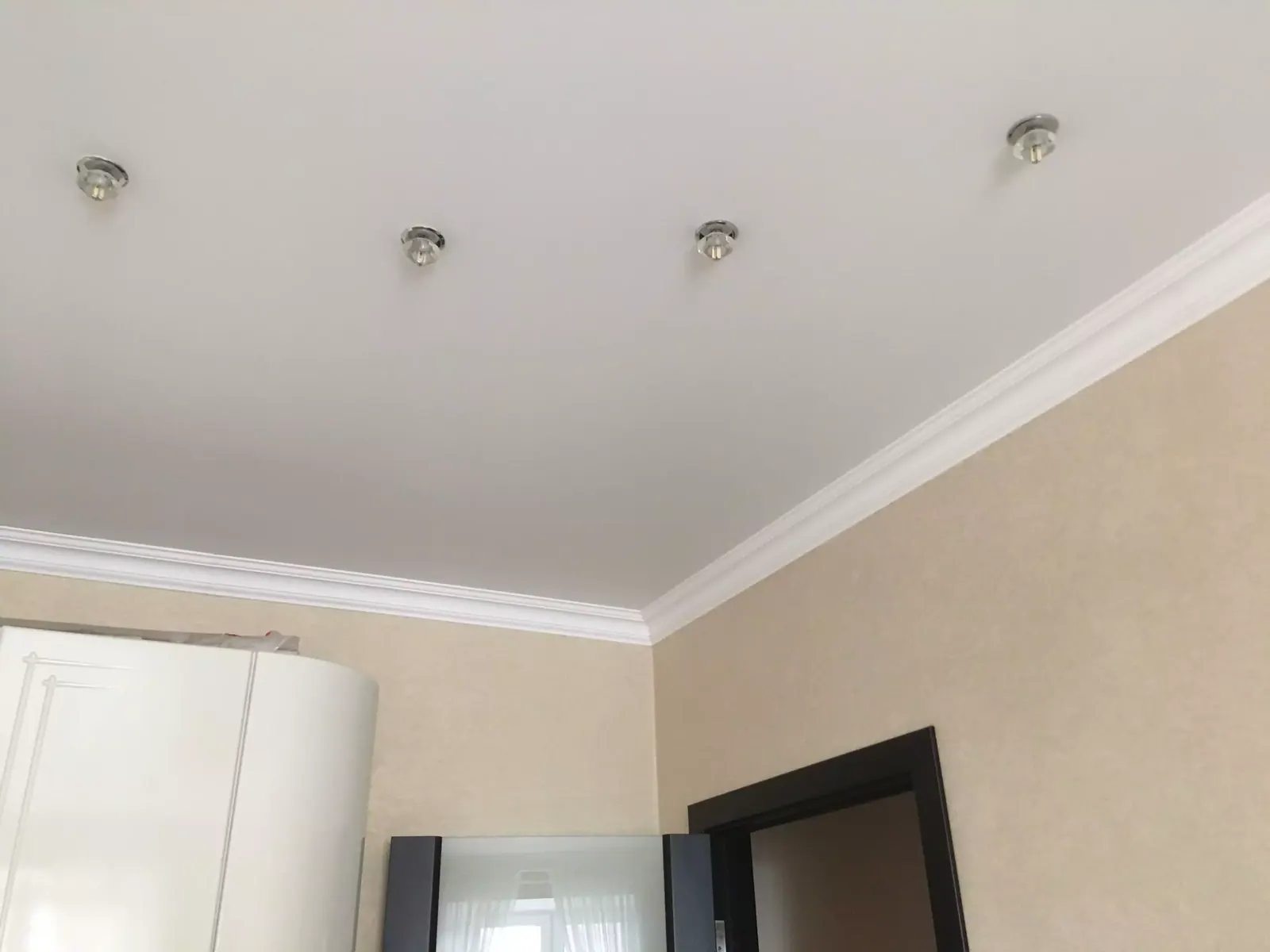 Матовый натяжной потолок в квартиру — Москва, Котельническая набережная, 1/15 к А, фото 1